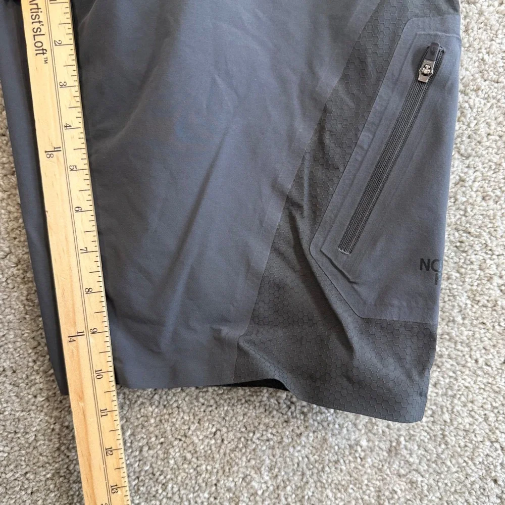 The North Face Mens Gray Technical Hiking Shorts Size 30 Zip Cargo‎ Pocket